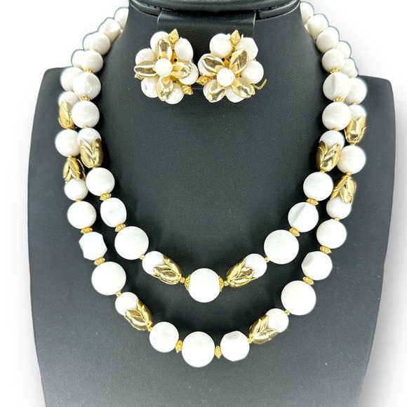 Vintage Jewelry Set White Beads Gold Plated Floral Spacer - Picture 1 of 6